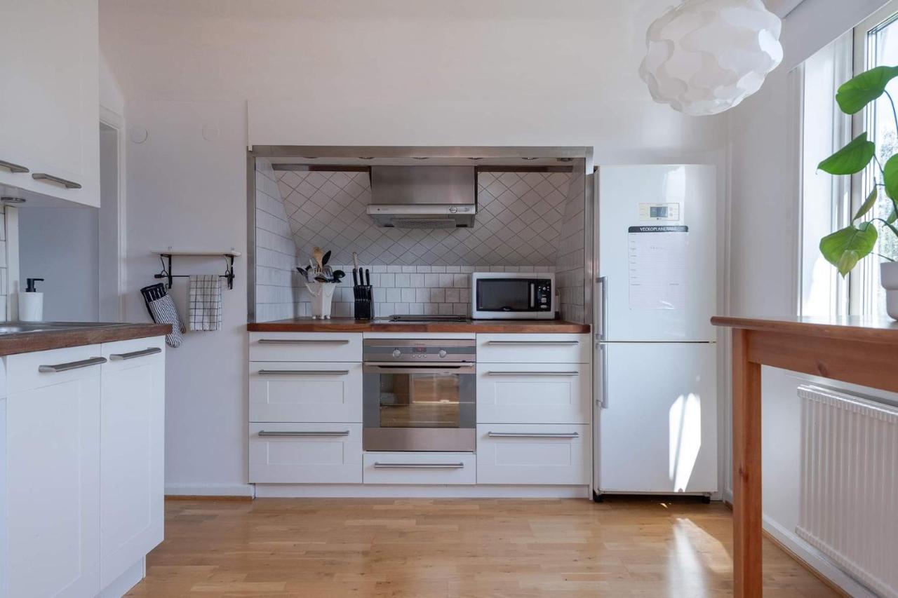 White & Bright Room In A Shared Apartment กอเทนเบิร์ก ภายนอก รูปภาพ